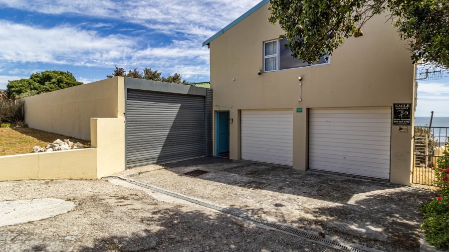 4 Bedroom Property for Sale in Perlemoenbaai Western Cape
